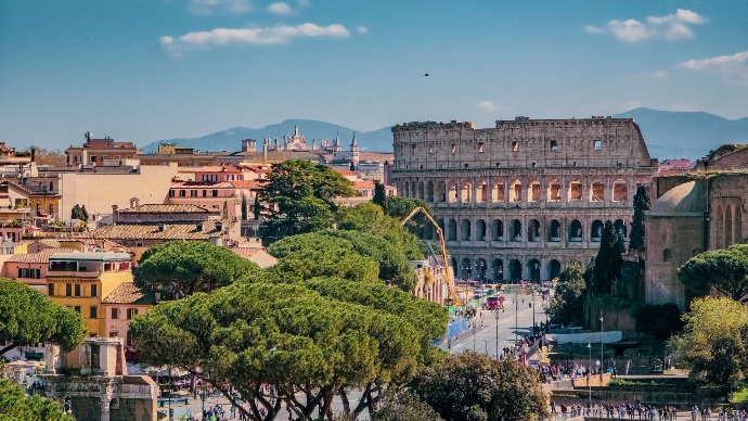 Vue panoramique de la ville de Rome et son célèbre Colisée